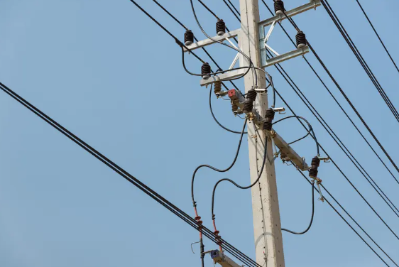 تحليل فني شامل لأجهزة منع الصواعق في خط النقل